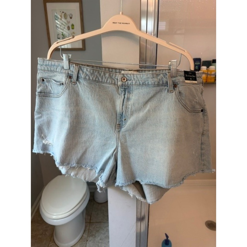 NWT Abercrombie & Fitch Curve Love Mid Rise A-Aline Denim Shorts Light Wash
